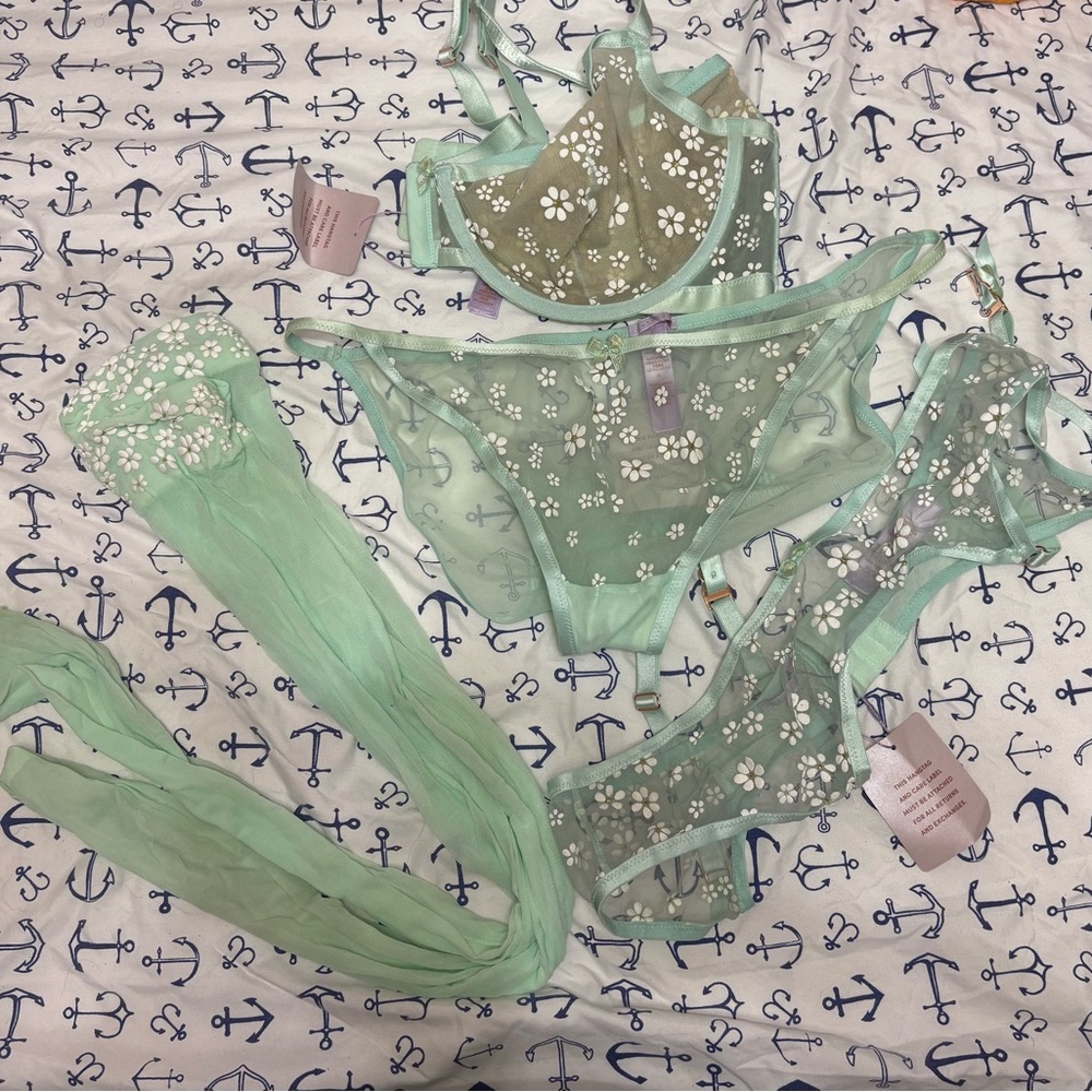 Floral Lace Lingerie Set in Mint Green